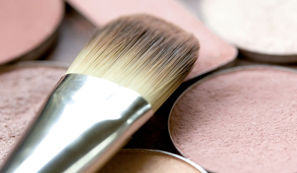 The safety and harmlessness of skin care and decorative cosmetics must be demonstrated by marketability certification.