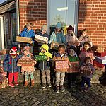 Insgesamt 75 Weihnachtspakete haben die Kinder der KiTa Zappelkiste zusammen mit der Mitarbeiterschaft von WESSLING in diesem Jahr gesammelt. Bildnachweis: KiTa Zappelkiste