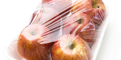 In Plastik verpackte Äpfel