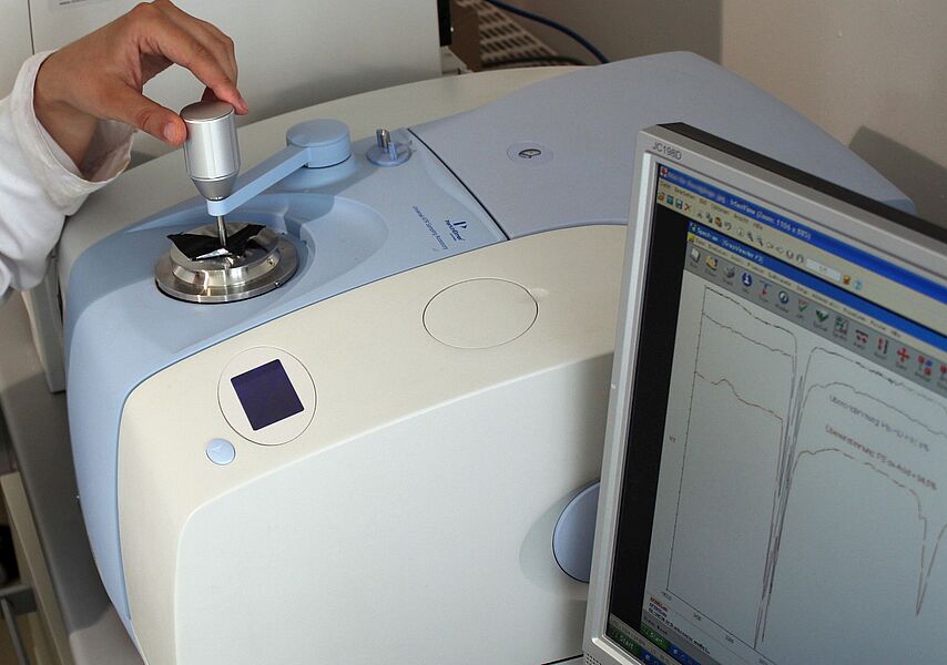 Identification of foreign bodies in food through laboratory analysis 