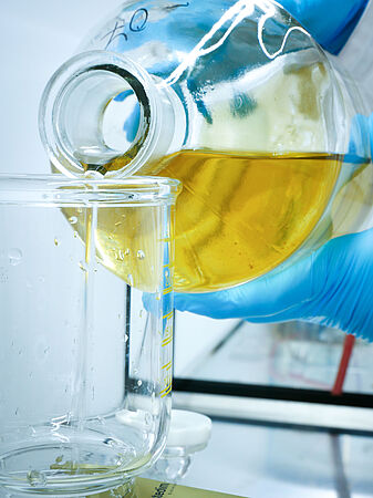 Filtration einer Abwasserprobe