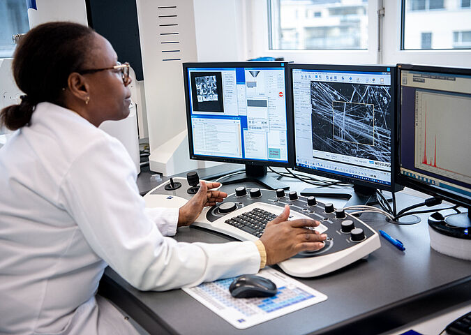 Analyzing asbestos in the laboratory