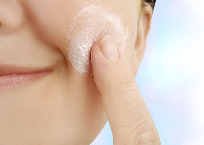 WESSLING checks cosmetic skin care products like the cream shown in the picture as regards compliance with the LFGB.